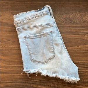 Cute Light Wash Jean Shorts!
